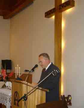 Okolicznociowe naboestwo prowadzi pastor Z. Chojnacki. fot. M.Bajeska