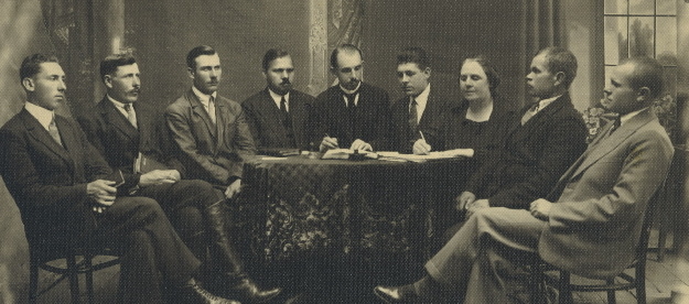 Komitet Wykonawczy ZKCh, 1929 r. Od lewej:
Jan Władysiuk, Nikon Jakoniuk, Grzegorz Bajko,
Jan Bukowicz, Konstanty Jaroszewicz, Jerzy
Sacewicz, Aleksandra Winnik, Teodor Pawluk, Jan
Moskaluk