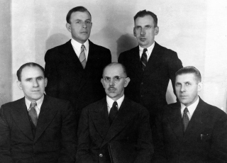 Czołowi działacze ZKCh (od lewej): P. Bajeński,
                    B. Winnik, K. Jaroszewicz, M. Korniluk, J. Sacewicz