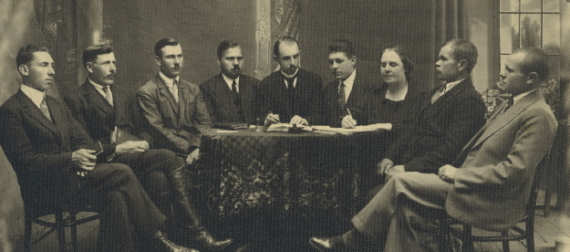 Komitet Wykonawczy ZKCh, 1929 r. Od lewej:
                        Jan Wadysiuk, Nikon Jakoniuk, Grzegorz Bajko,
                        Jan Bukowicz, Konstanty Jaroszewicz, Jerzy
                        Sacewicz, Aleksandra Winnik, Teodor Pawluk, Jan
                        Moskaluk